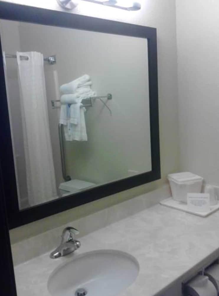 Quality Inn & Suites Des Moines Airport Dış mekan fotoğraf
